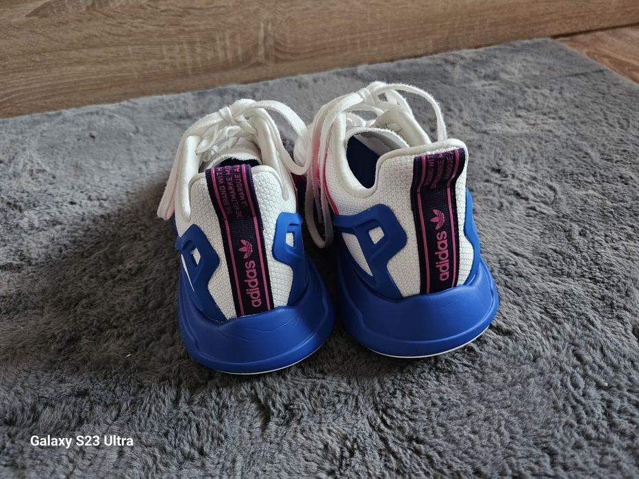 Дамски маратонки Adidas бели синьо и розово