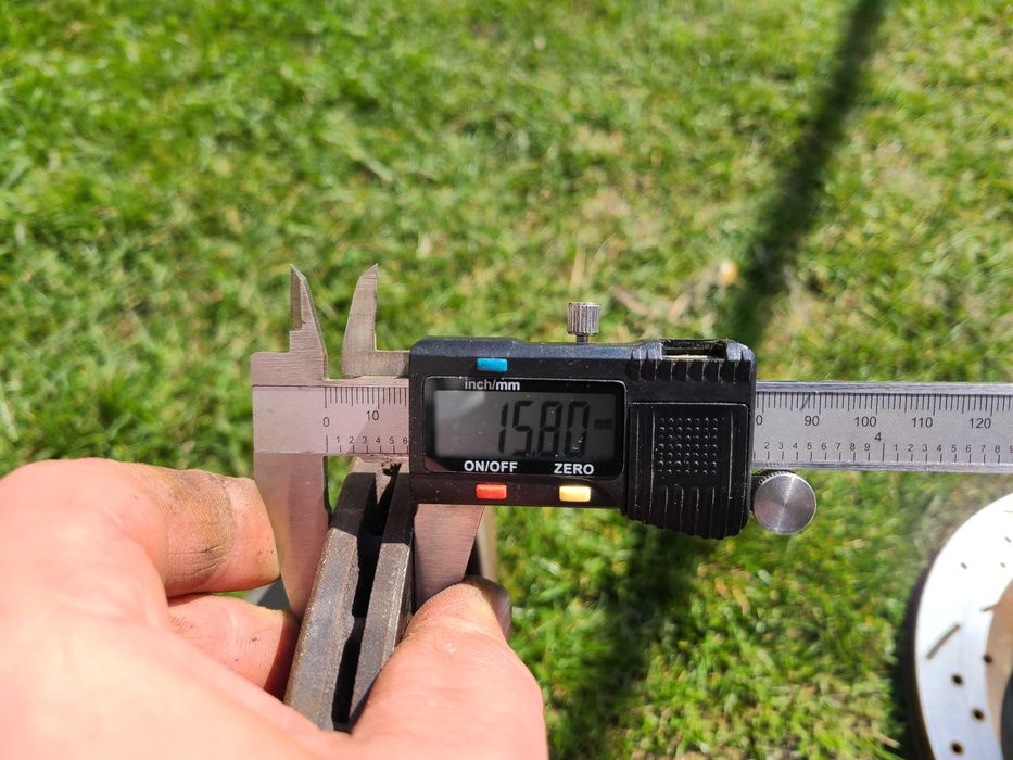 Спирачни апарати , задни дискове и накладки nissan infiniti