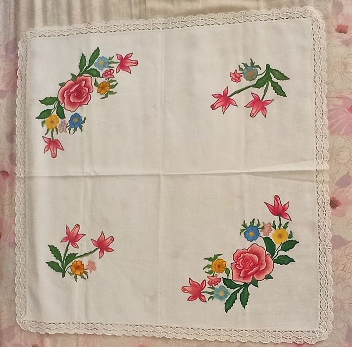 Покривки за маса,с бродерии