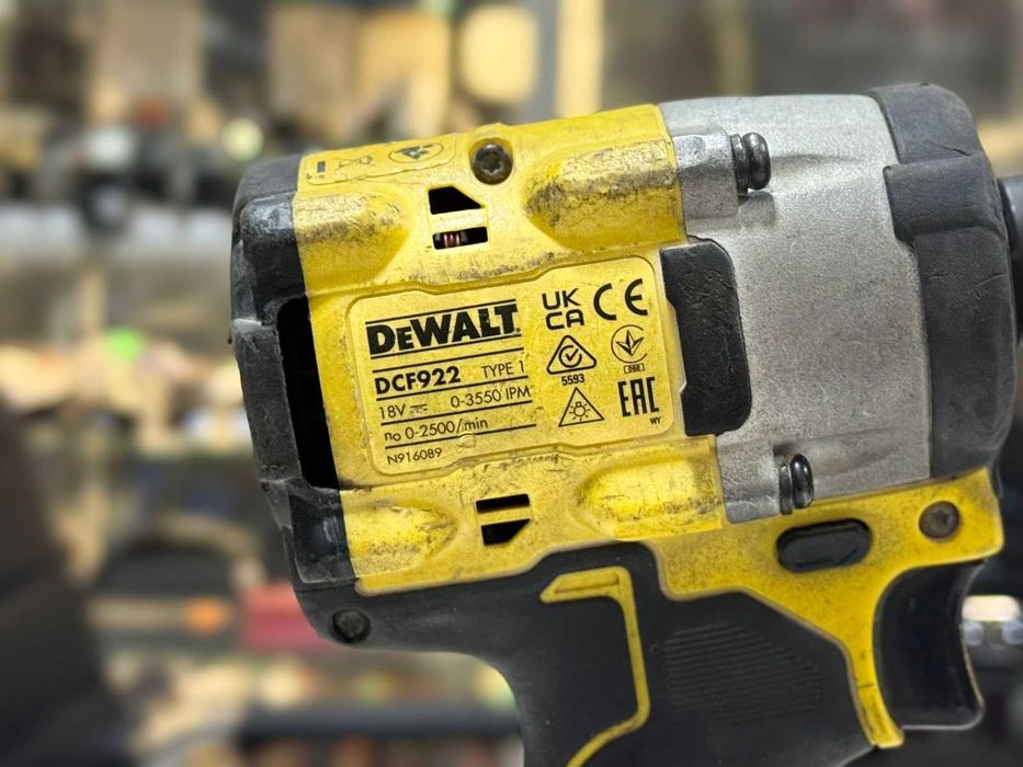 Акумулаторен ударен гайковерт DeWalt DCF922 с батерия 5Ah