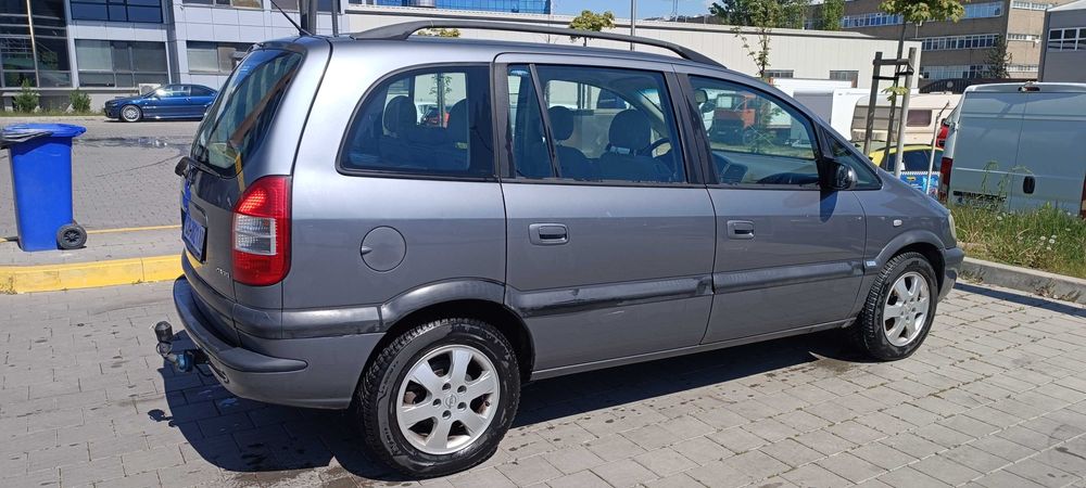 Opel Zafira A - 2004 г.