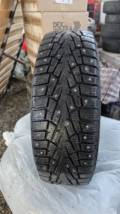 Продам зимние шипованные шины