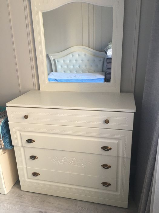 Продам спальный гарнитур