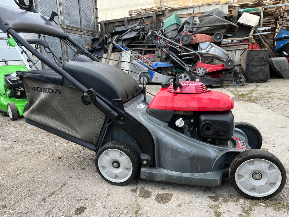 13 : Самоходна моторна косачка HONDA 5.5 hр