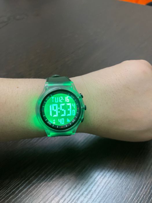 Продаю часы наручные