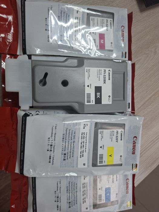Продам картриджи Canon для плотера