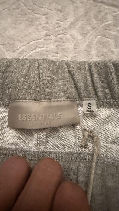 pantaloni essential