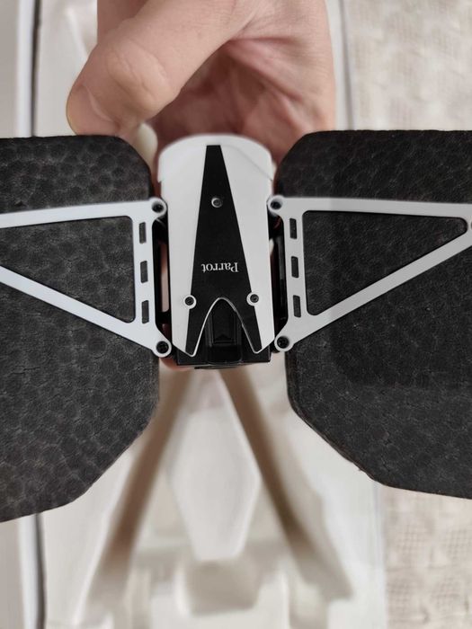 Хибриден дрон Parrot Swing с контролер Flypad като нов