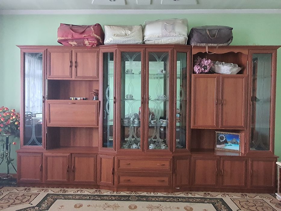 Stenka mebel sotiladi