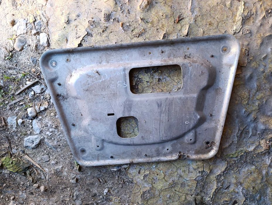 Метална кора под двигателя на БМВ Х3 Е83