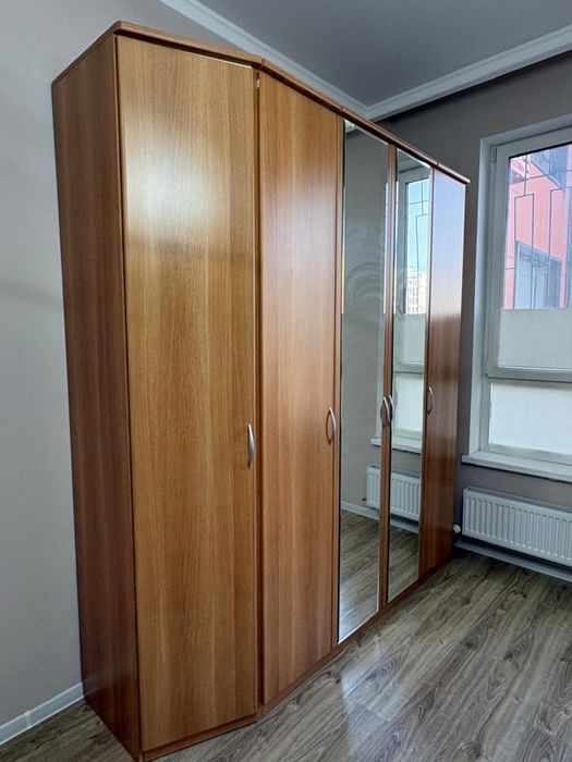 Шкаф для одежды в хорошем состояний