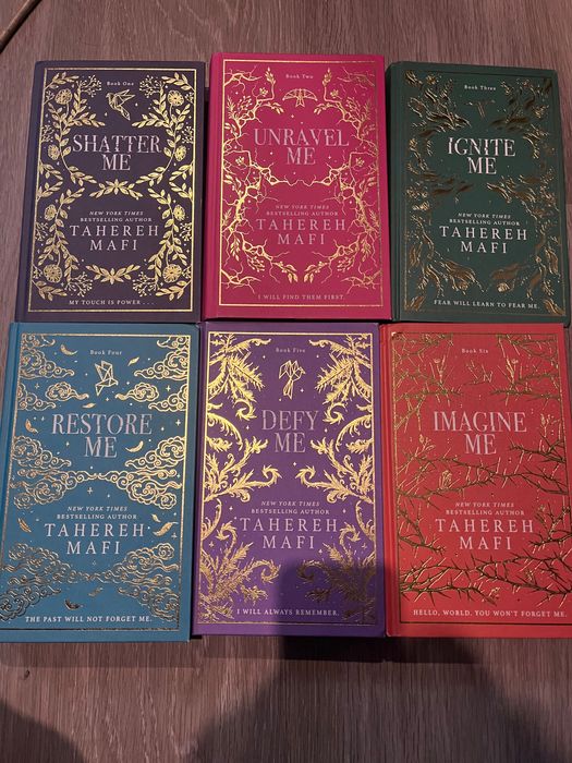 Продавам книги. -shatter me deluxe