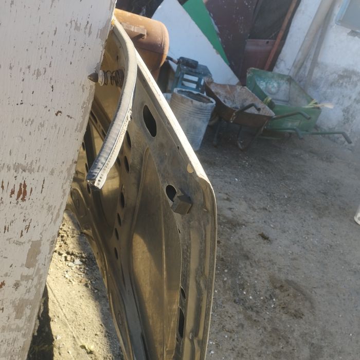 Продам капот на Ауди 100с3