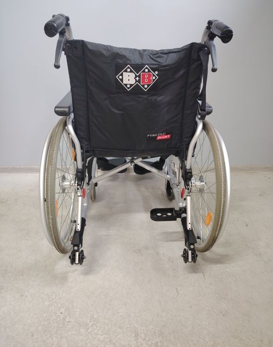 Scaun cu rotile/Carucior rulant pentru persoane cu handicap