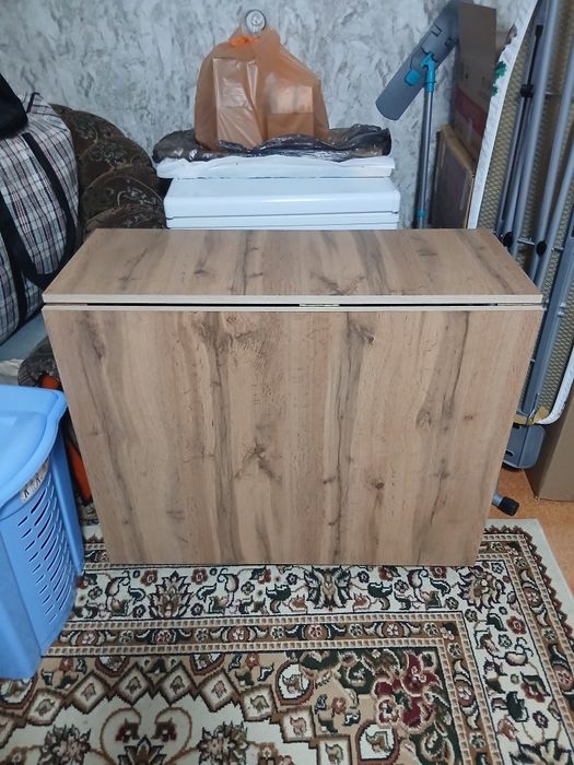 Продам срочно книжный стол состояние б/у