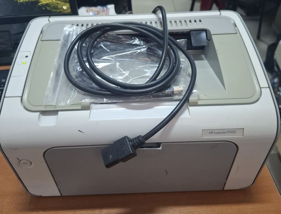 Принтер 1102.  Hp с картриджем