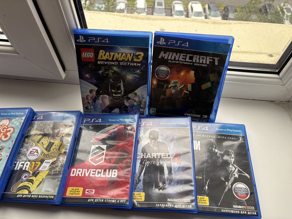 Play Station 4 полный комплект + 8 игр