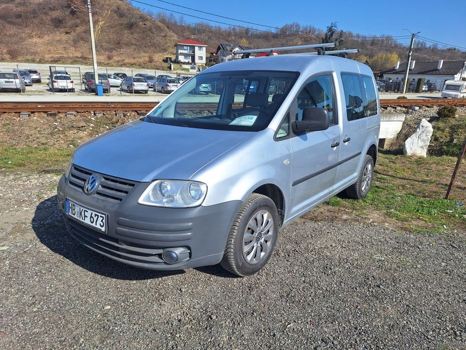 VW caddy 1,9 tdi 2010,5 locuri