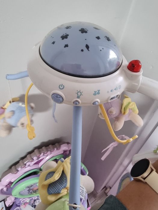 Музикална въртележка за кошара 2в1 Fisher Price и активна гимнастика