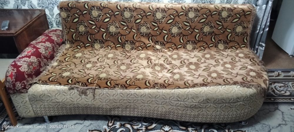 Диван, два кресла . б. У