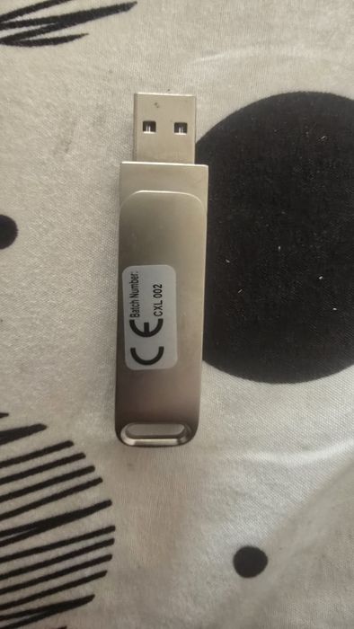Stik pentru stocarea fotografiilor  din telefon in alt telefon sau  laptop 35 roni Sigilat