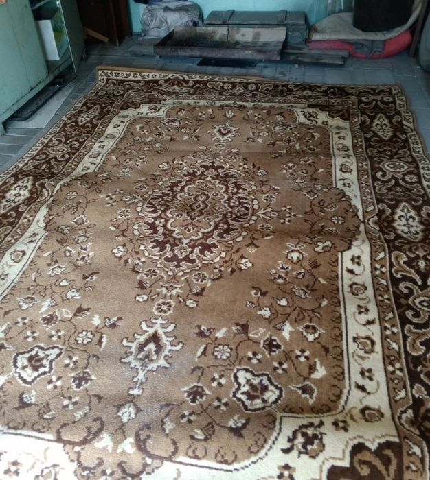 Продам ковёр новый