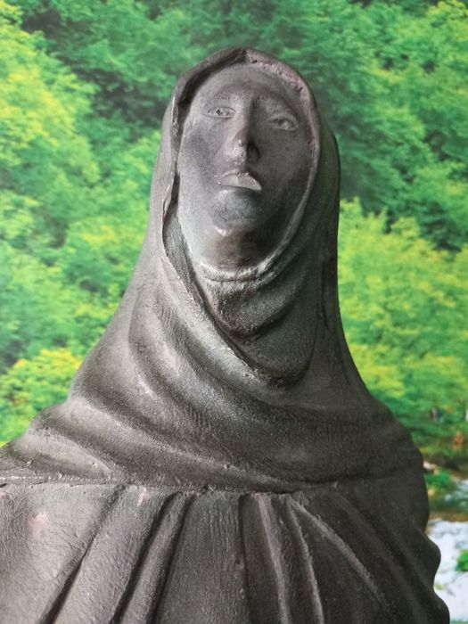 Стара Бронзова Статуя "Дева Мария с Плащеницата"