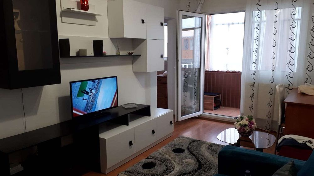 Închiriez apartament