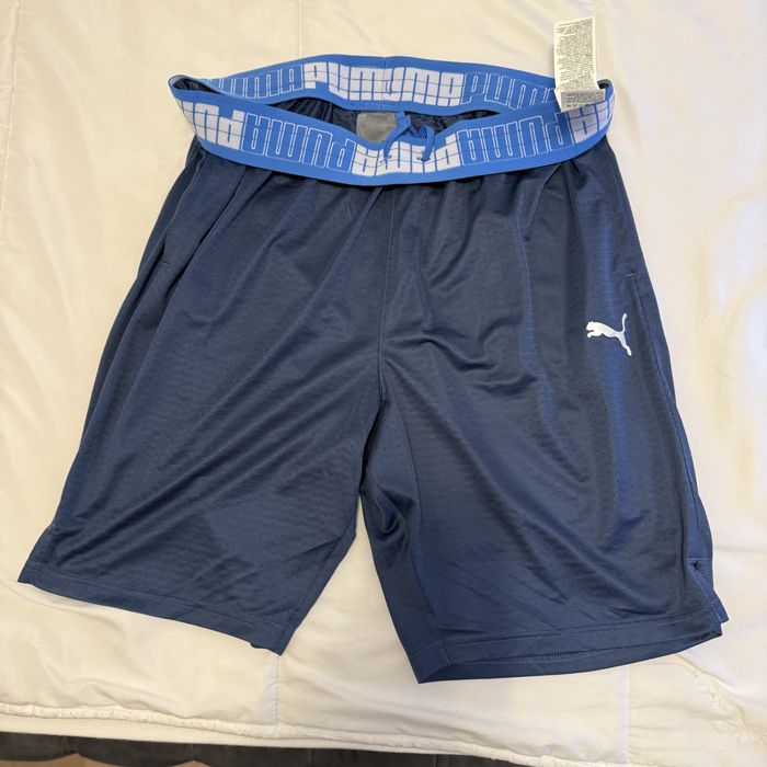 Vand pantaloni scurti  sport