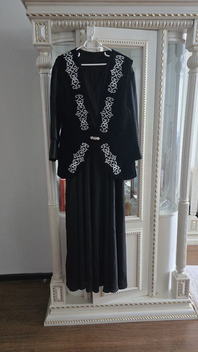 Платье с жилеткой