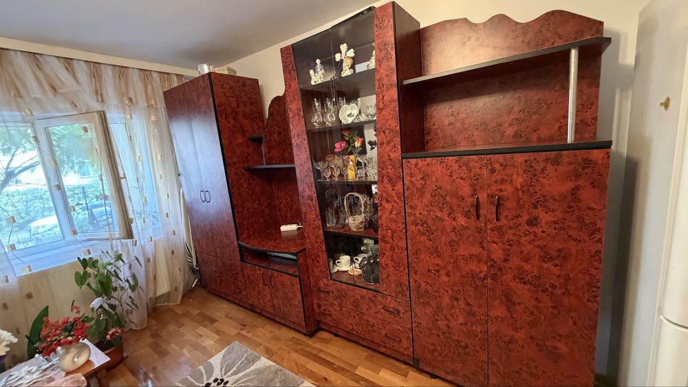 Vand mobila + canapea si fotolii extensibile + birou