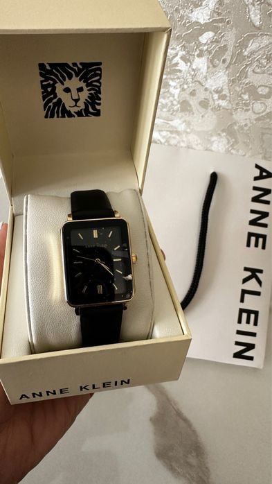 Продам часы Anna Klein