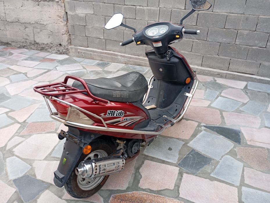 Продам скутер Yadea