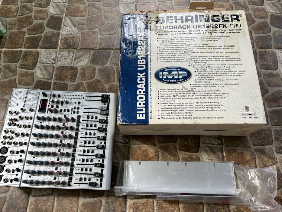 Behringer Eurorack UB1622FX-PRO микшерный пульт