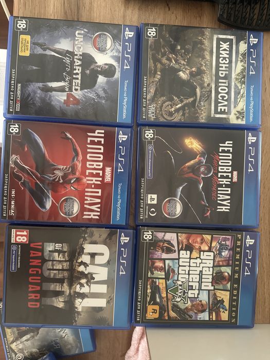 Продается PS 4 PRO состояние отл с дисками комплект 15-18игр