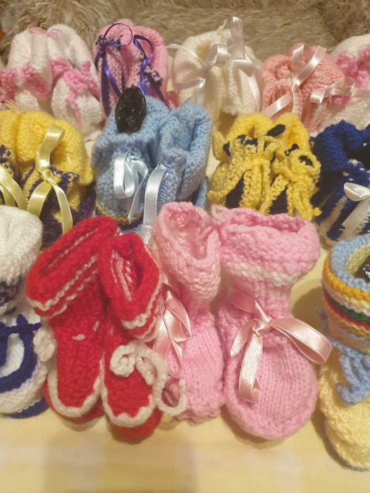 Плетени детски терлици в различни цветове