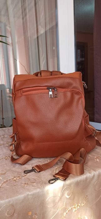 нов сак Kinder-20 лв, нов Hummel-15 лв, нова раница-20 лв.