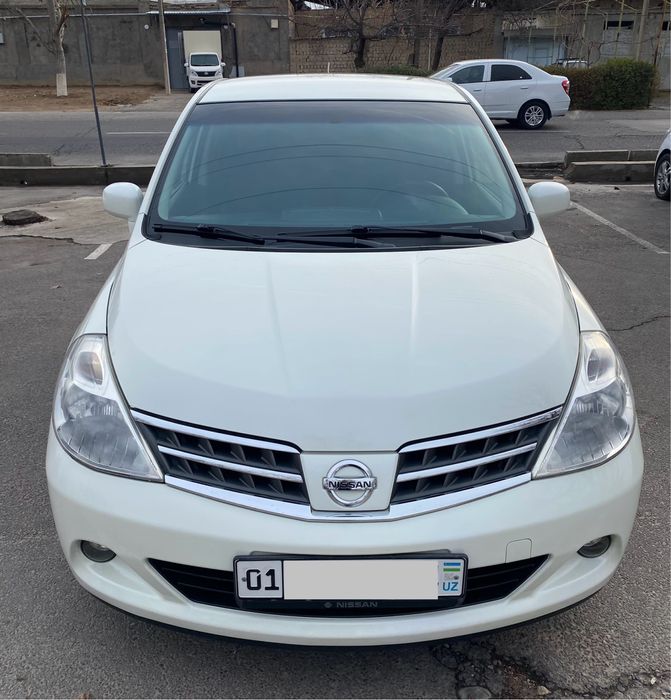 Nissan Tiida sotiladi