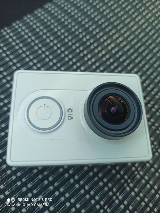 Cameră acțiune  yi