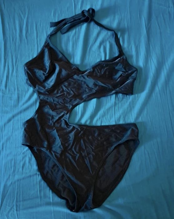 Costum de baie intreg. Marime 44