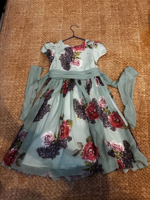 Продам платья на девочку