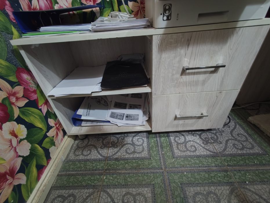 Ofis ushin mebeller satiladi 4 komplekt kelisimli