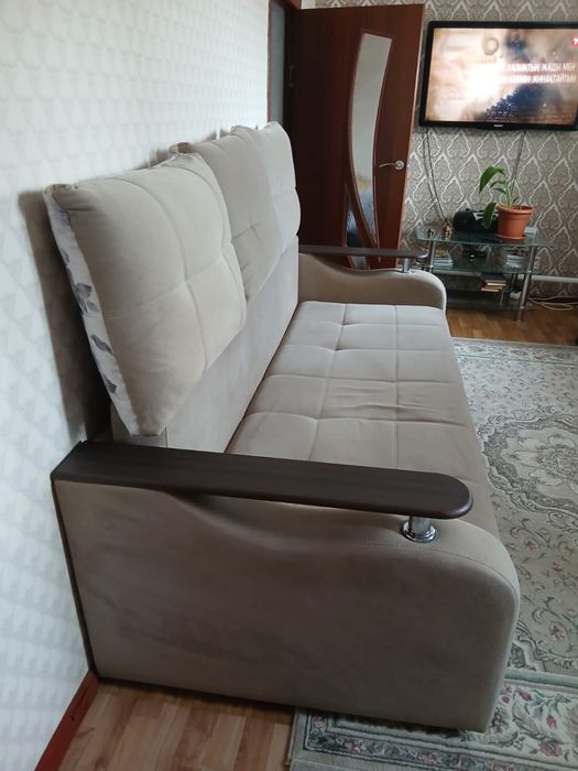 Продам диван с креслом