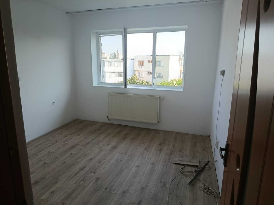 Vând apartament 3 camere