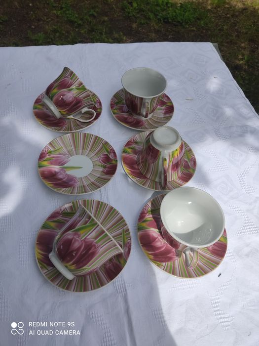 Сервиз за кафе,канички за чай и мляко,
