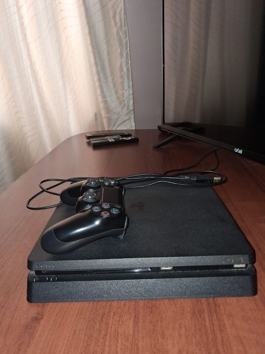 Продаётся сони плейстейшин 4