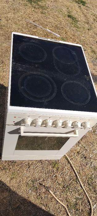 Готварска печка Priveleg  с керамичен плот