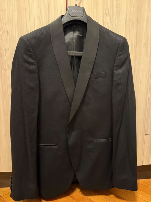Мъжки черен костюм с риза