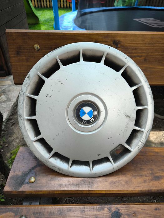 Продавам три броя тасове за BMW 15 инчови.Оригинални.