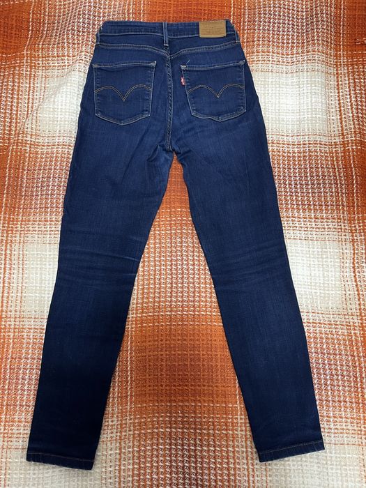 Джинсы темно синие и голубые